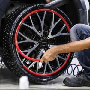 شريط أحمر يحمي إطارات السيارة